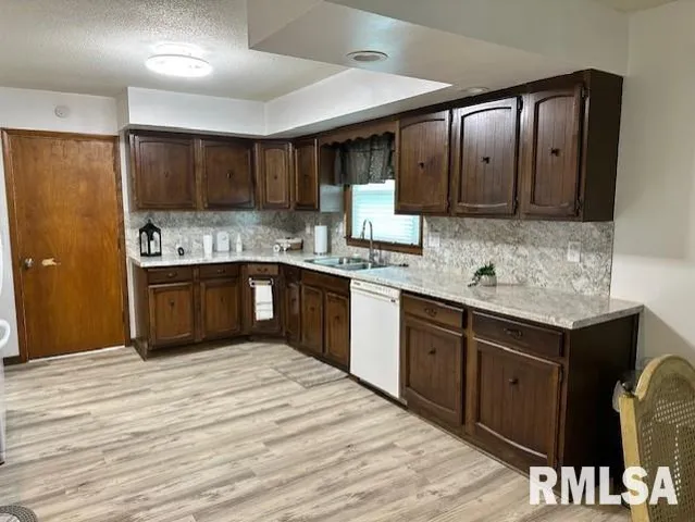 $265,000 | 279 Athensville Road, Roodhouse, IL 62082