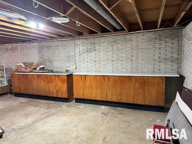 $265,000 | 279 Athensville Road, Roodhouse, IL 62082