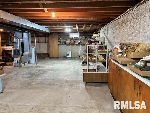 $265,000 | 279 Athensville Road, Roodhouse, IL 62082