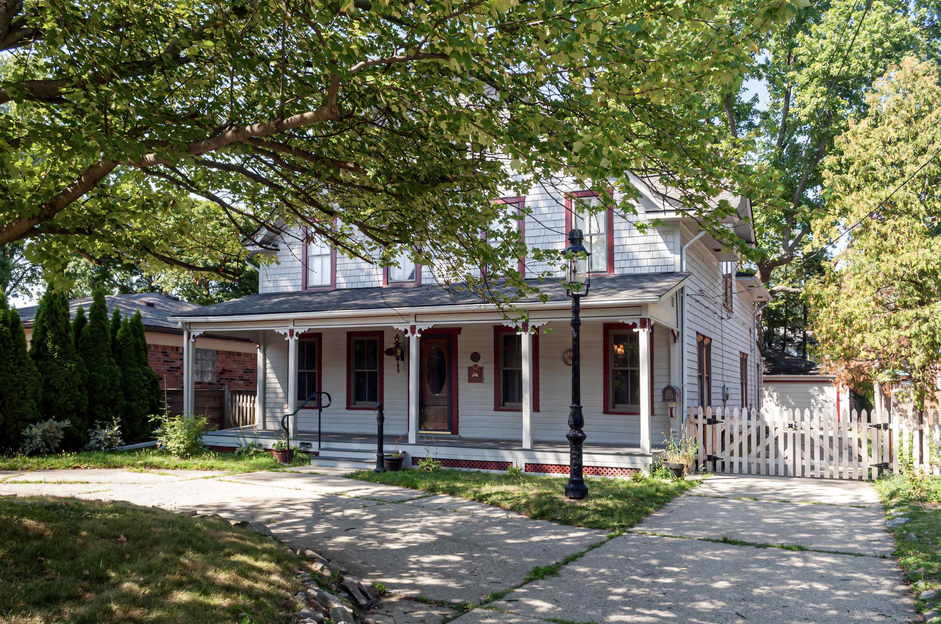 194 Moross Road Grosse Pointe, MI 48236 - Photo 3 of 64 50218137-8758efc5-fa30-4935-93c6-fbd5781e8566.JPG