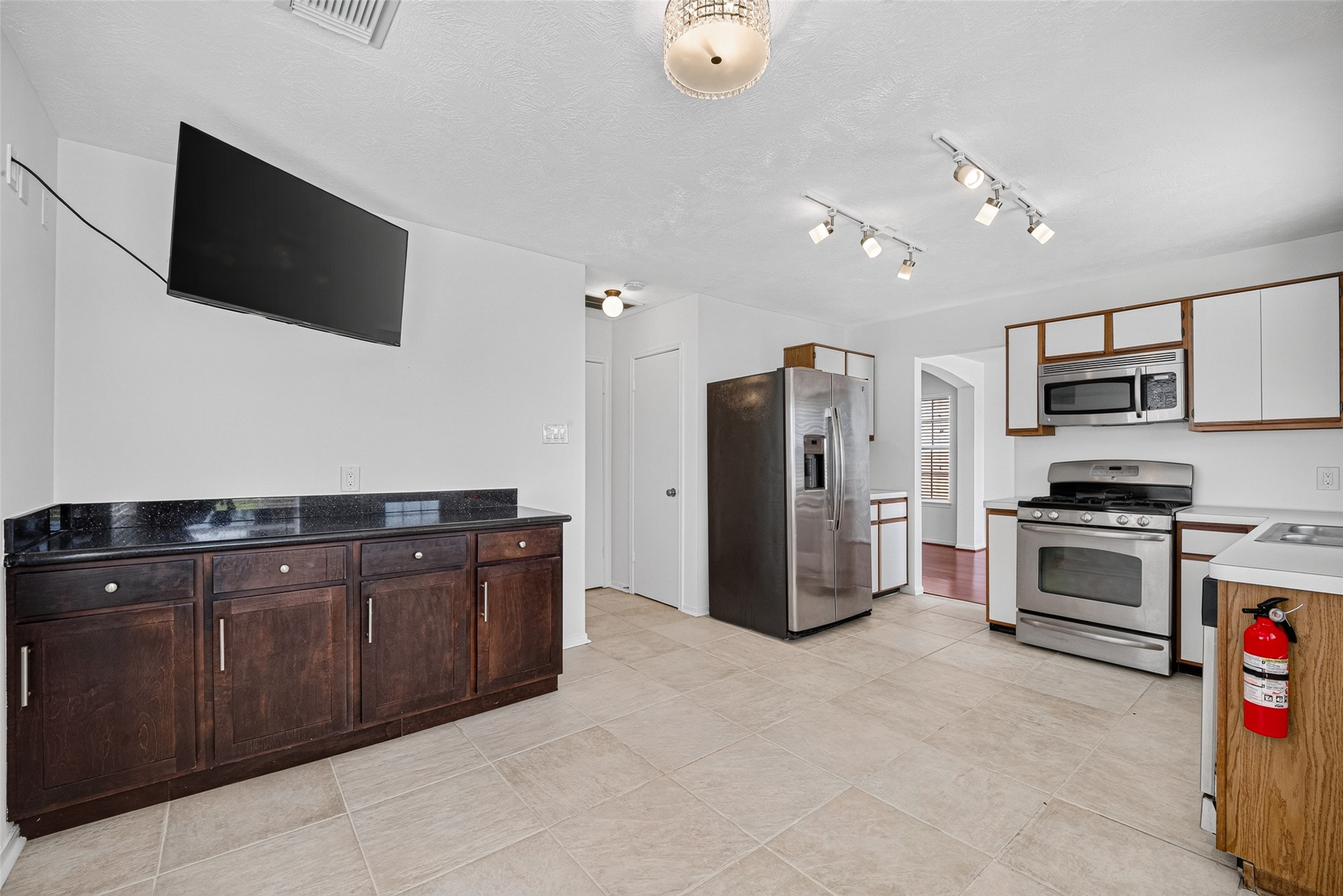 1806 Oak Ridge Drive Kemah, TX 77565 - Photo 13 of 38