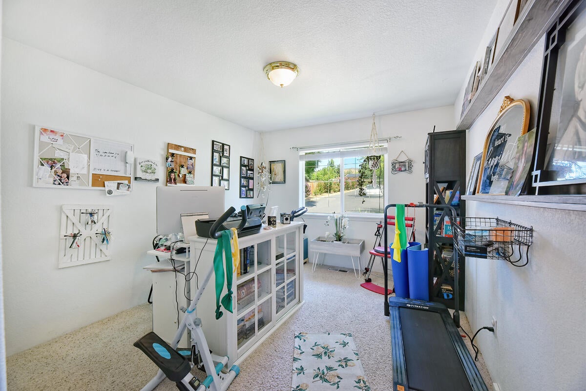 2398 Springbrook Road, Unit 1 Medford, OR 97504 - Photo 19 of 26 DSC_2913