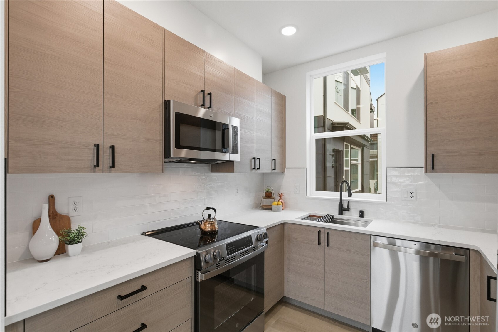 809 South Sullivan Street, Unit B Seattle, WA 98108 - Photo 15 of 20