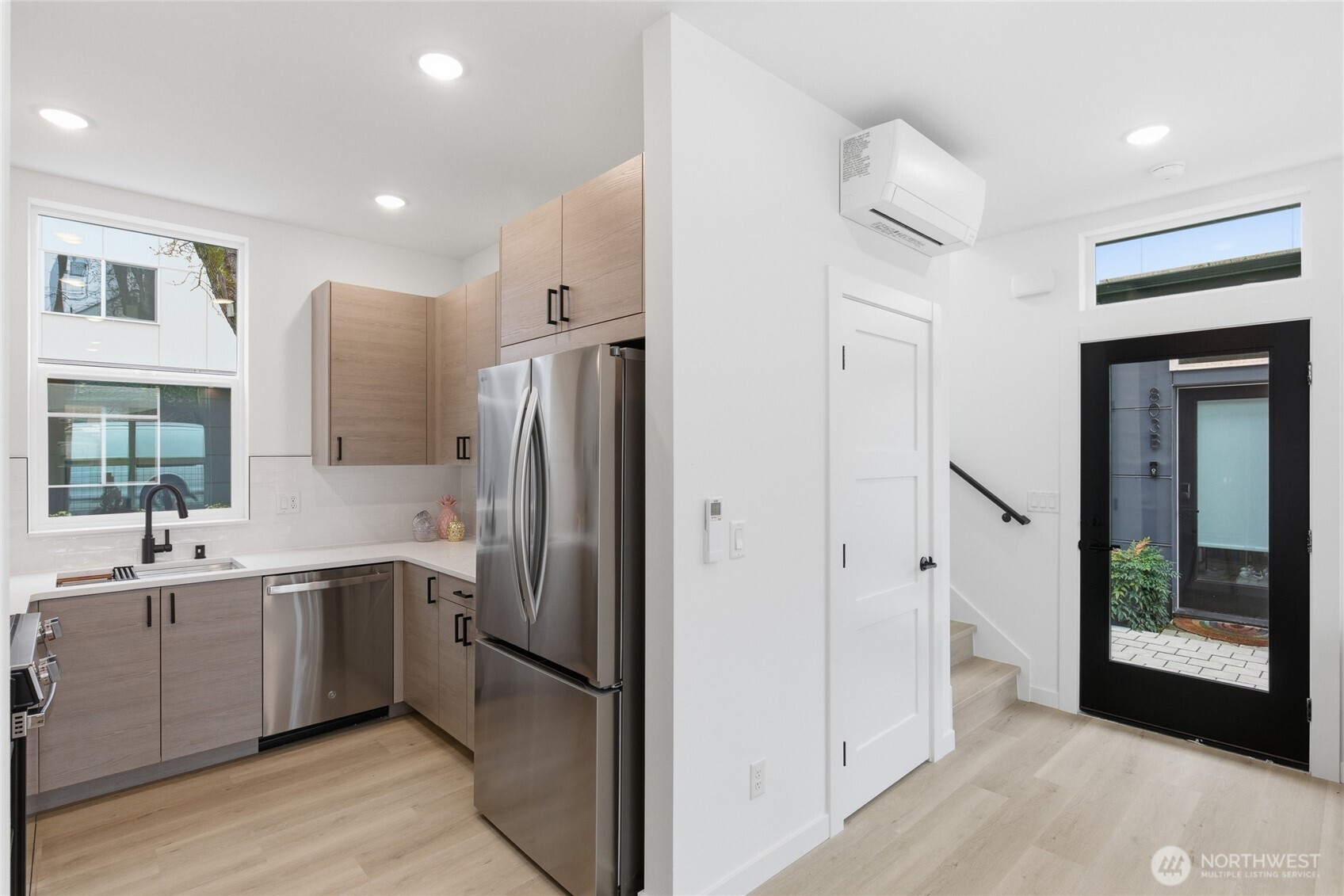 809 South Sullivan Street, Unit B Seattle, WA 98108 - Photo 16 of 20