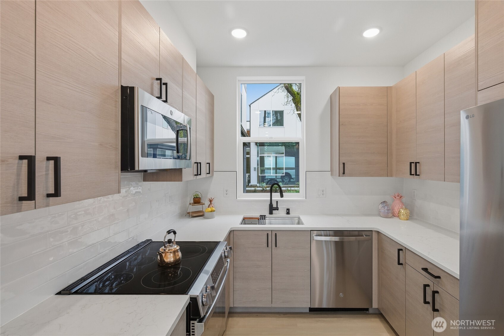 809 South Sullivan Street, Unit B Seattle, WA 98108 - Photo 2 of 20