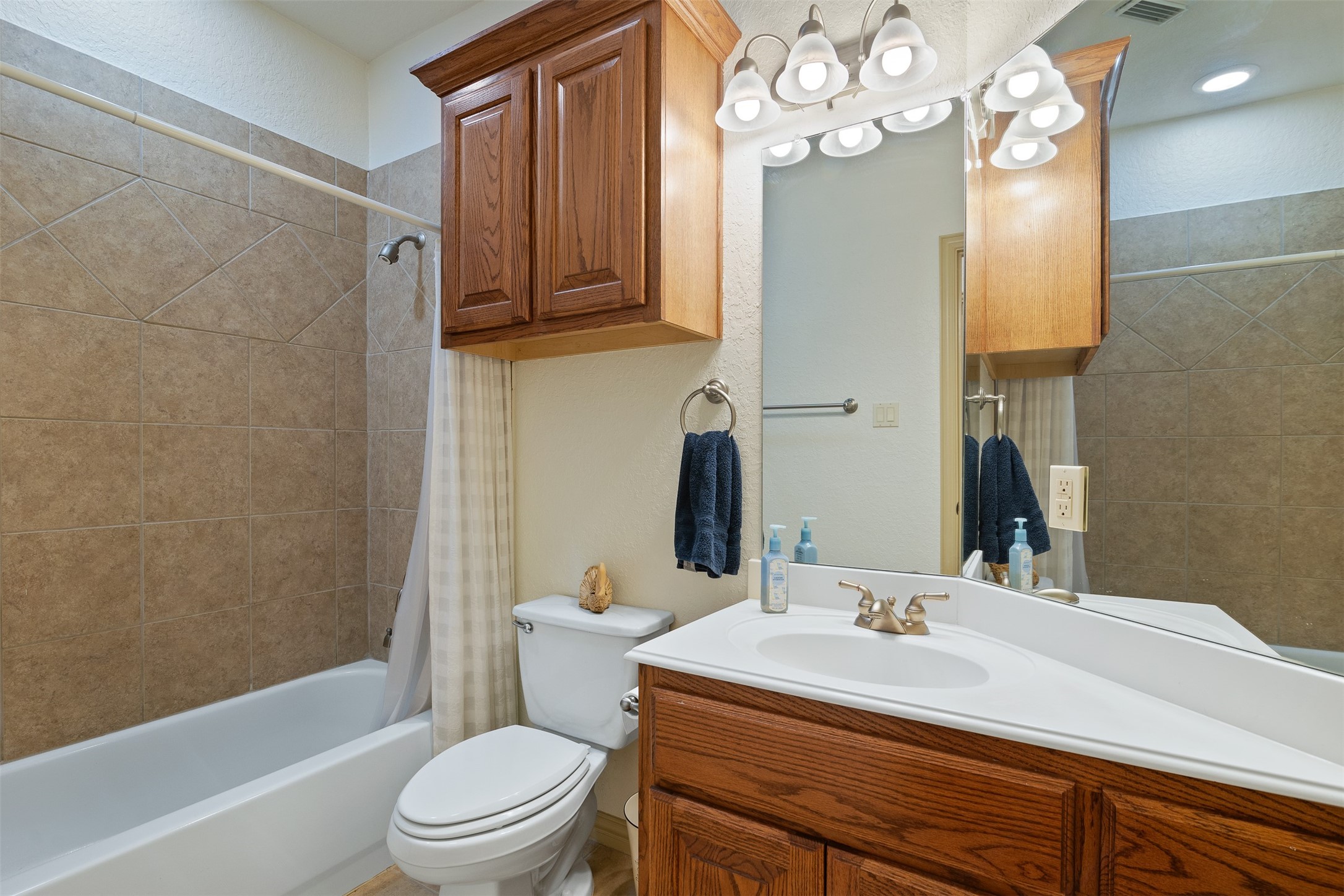 19507 Remington Manor Street Spring, TX 77379 - Photo 21 of 33 Secondary full bathroom with single sink vanity and tub/shower combo.