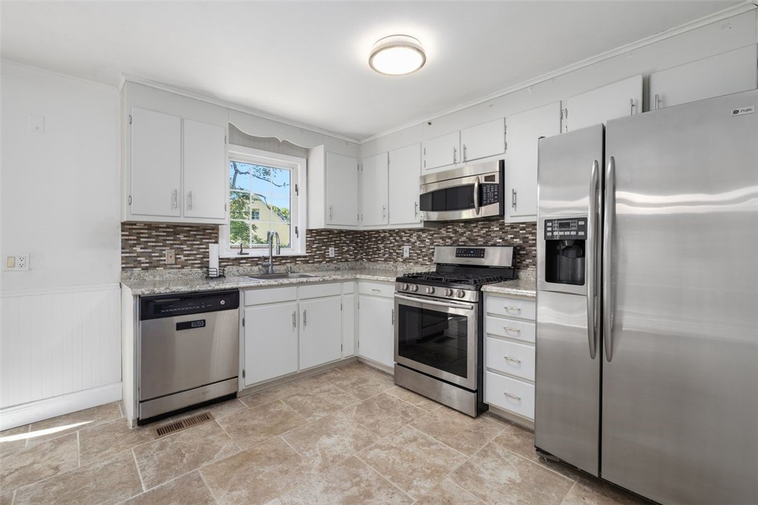 37 Ridgeway Drive Warren, RI 02885 - Photo 4 of 17