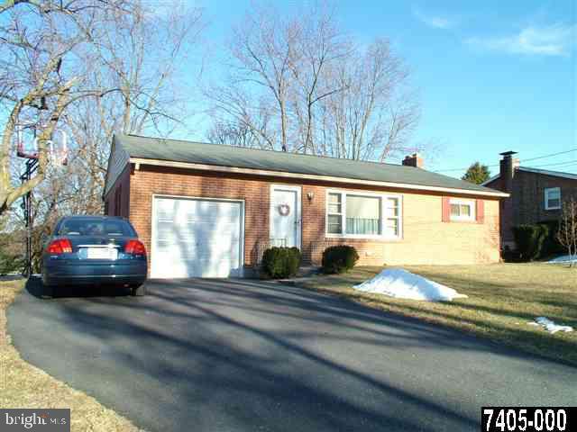 2065 Teslin Road York, PA 17404 - Photo 2 of 12