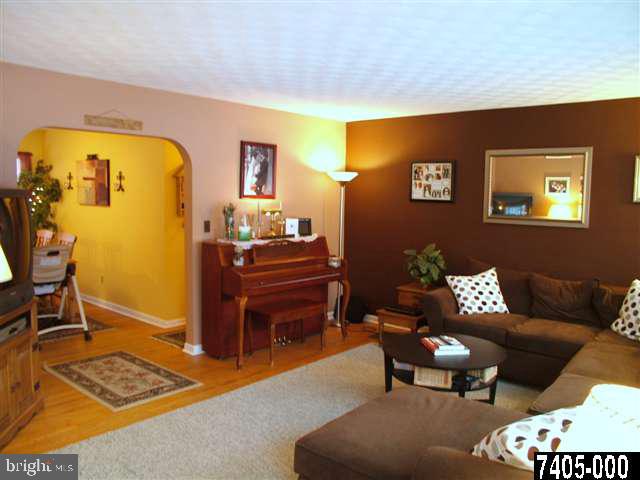 2065 Teslin Road York, PA 17404 - Photo 3 of 12