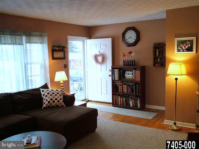 2065 Teslin Road York, PA 17404 - Photo 4 of 12