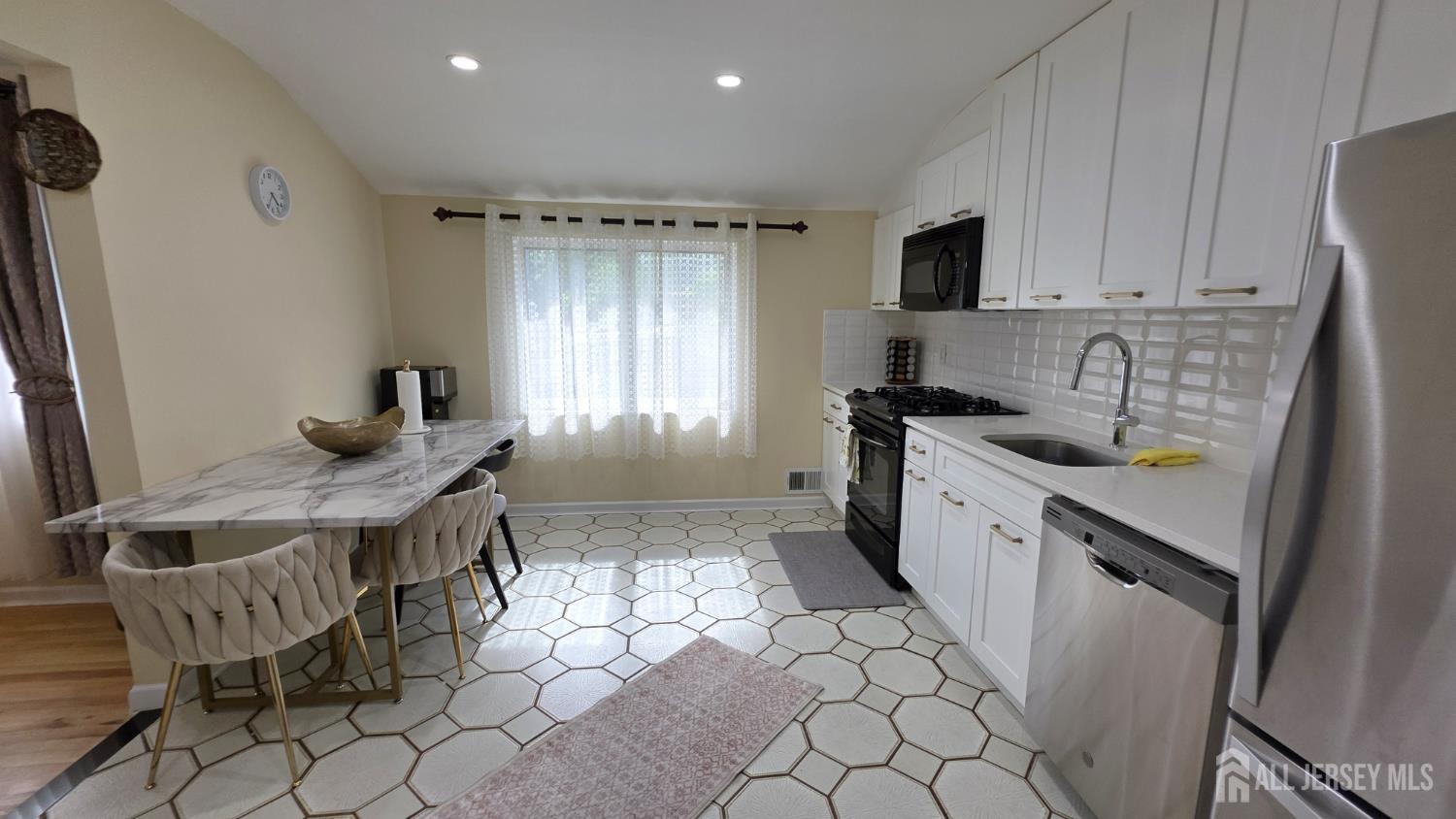 37 Valley Vale Drive Old Bridge, NJ 08857 - Photo 12 of 26