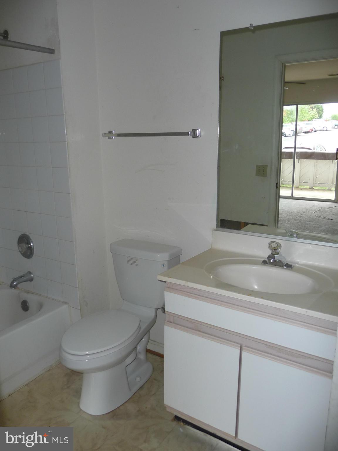 673 Constellation Square Southeast, Unit A Leesburg, VA 20175 - Photo 18 of 21 Bath