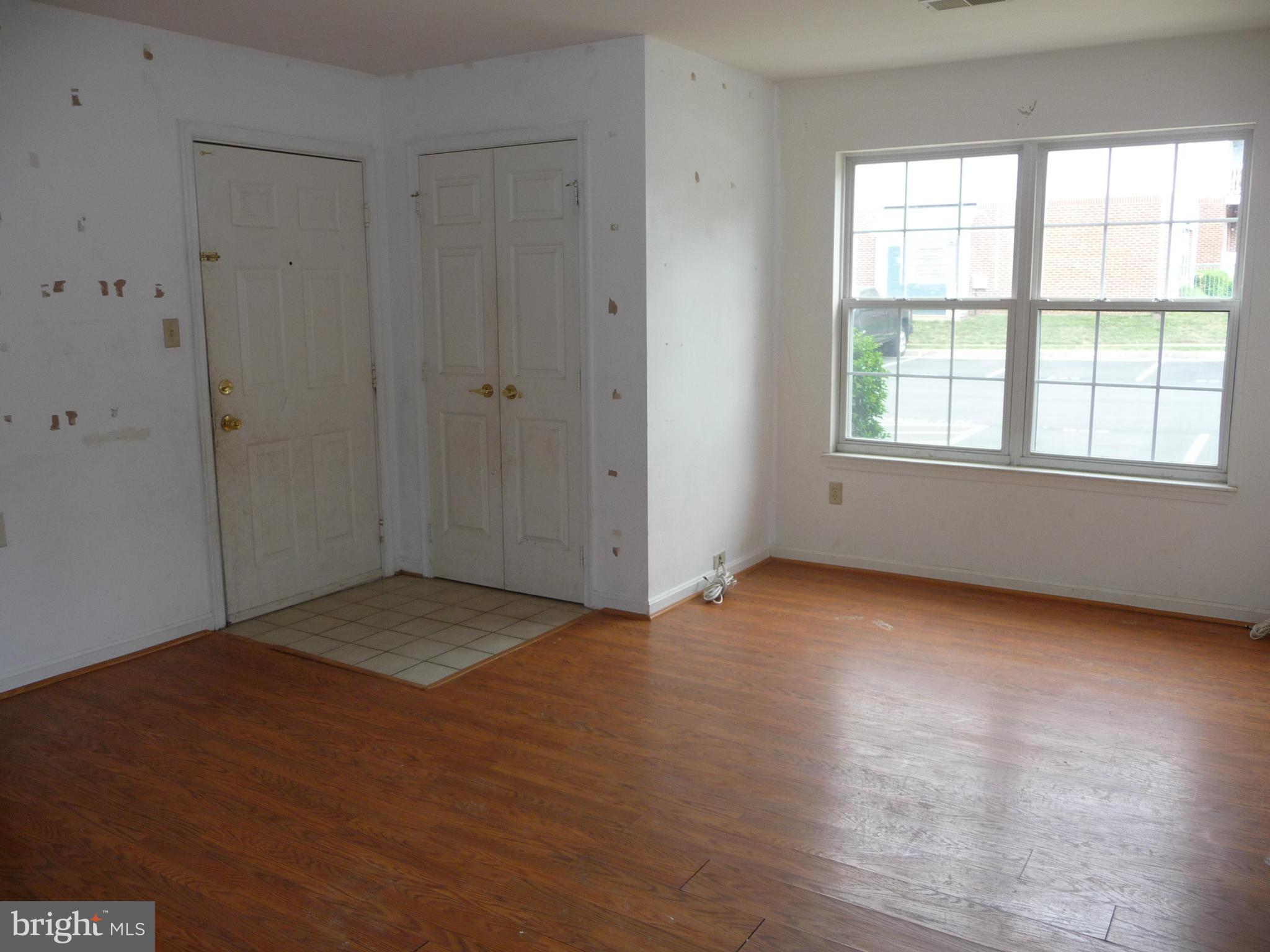673 Constellation Square Southeast, Unit A Leesburg, VA 20175 - Photo 3 of 21 Living Room