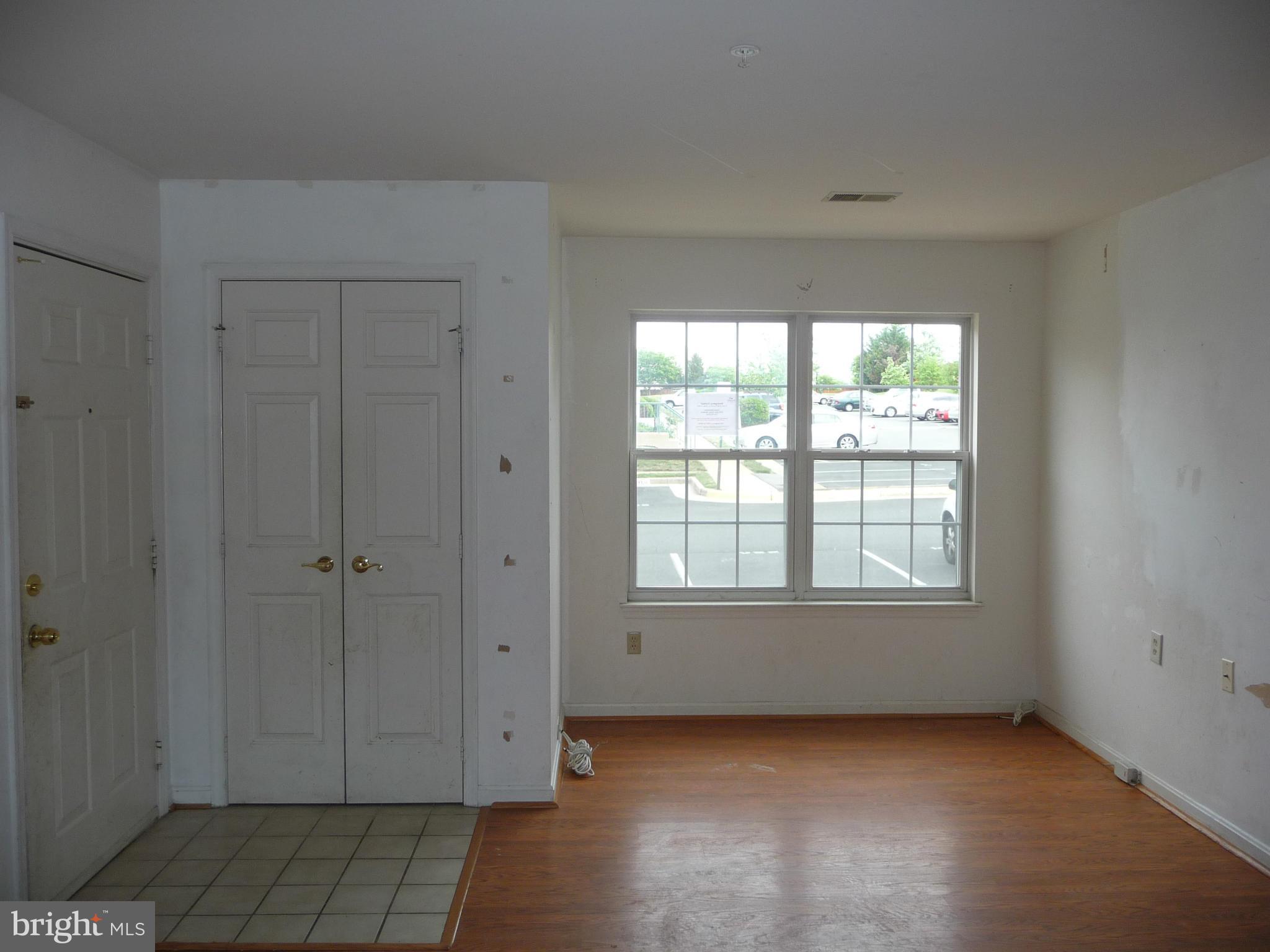 673 Constellation Square Southeast, Unit A Leesburg, VA 20175 - Photo 5 of 21 Living Room