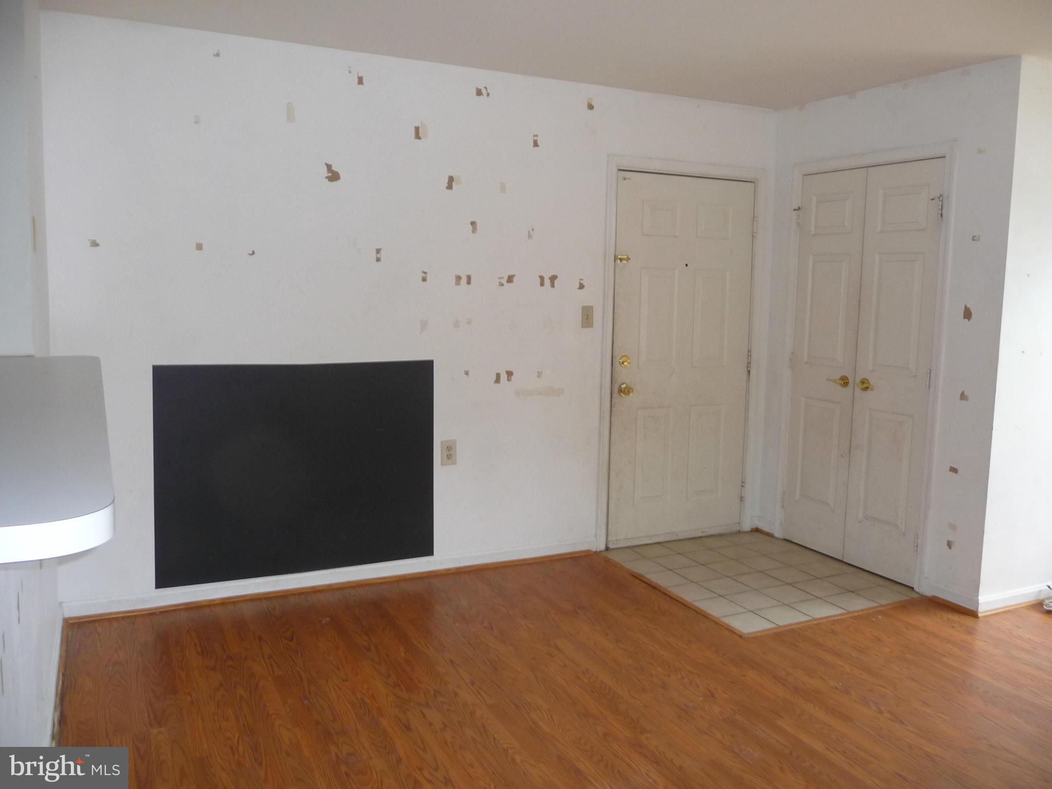 673 Constellation Square Southeast, Unit A Leesburg, VA 20175 - Photo 6 of 21 Living Room