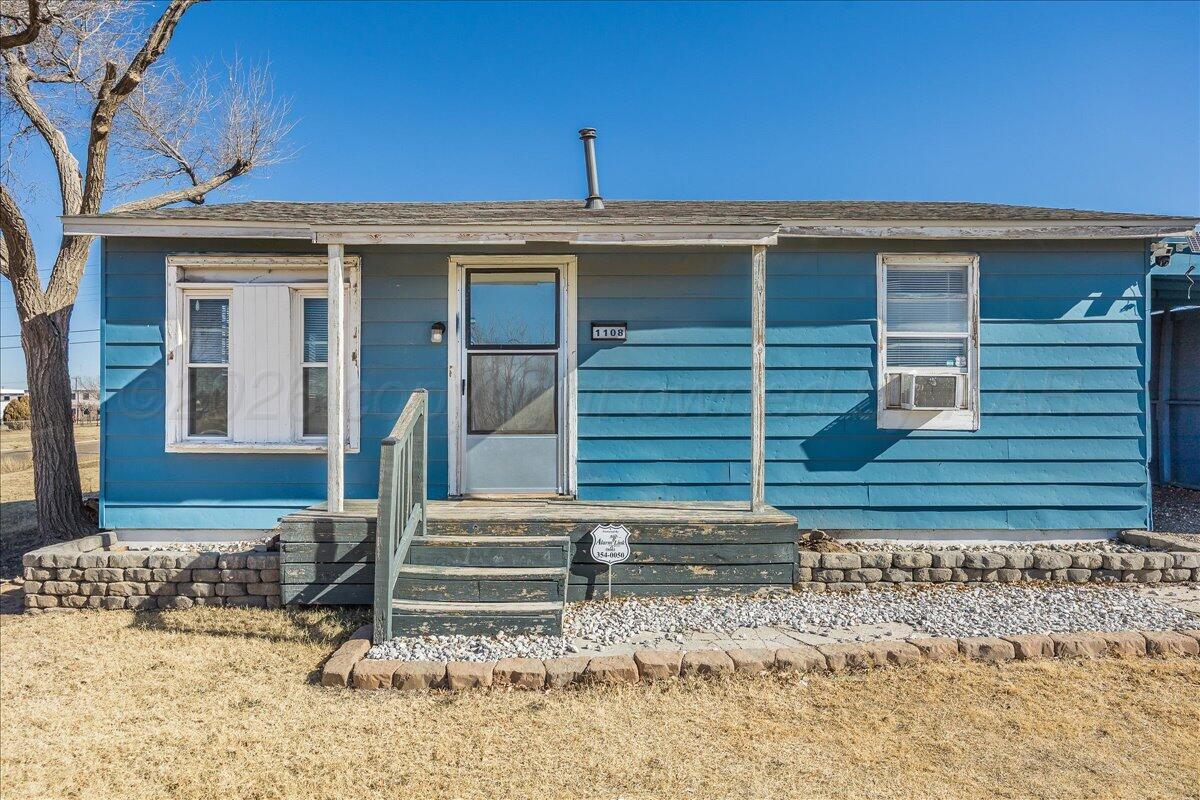 1108 North Madison Street Amarillo, TX 79107 - Photo 2 of 22 a front view of a house