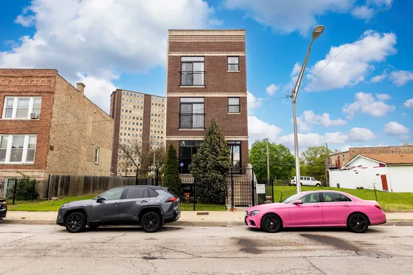 $419,999 | 4245 South Langley Avenue, Unit 3, Chicago, IL 60653