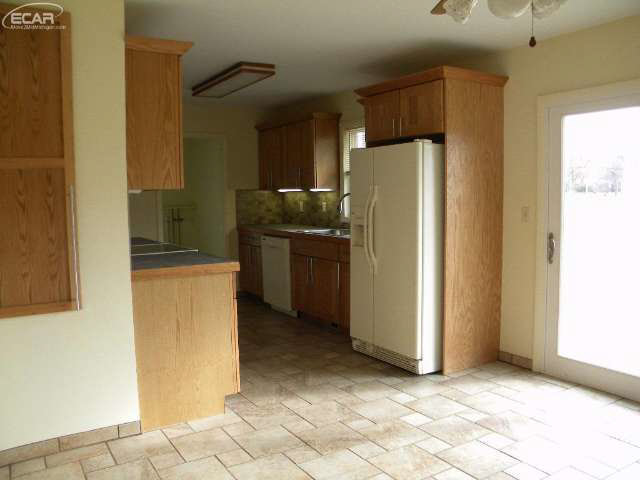 3105 West Lansing Road Perry, MI 48872 - Photo 7 of 25 20459869-6.JPG