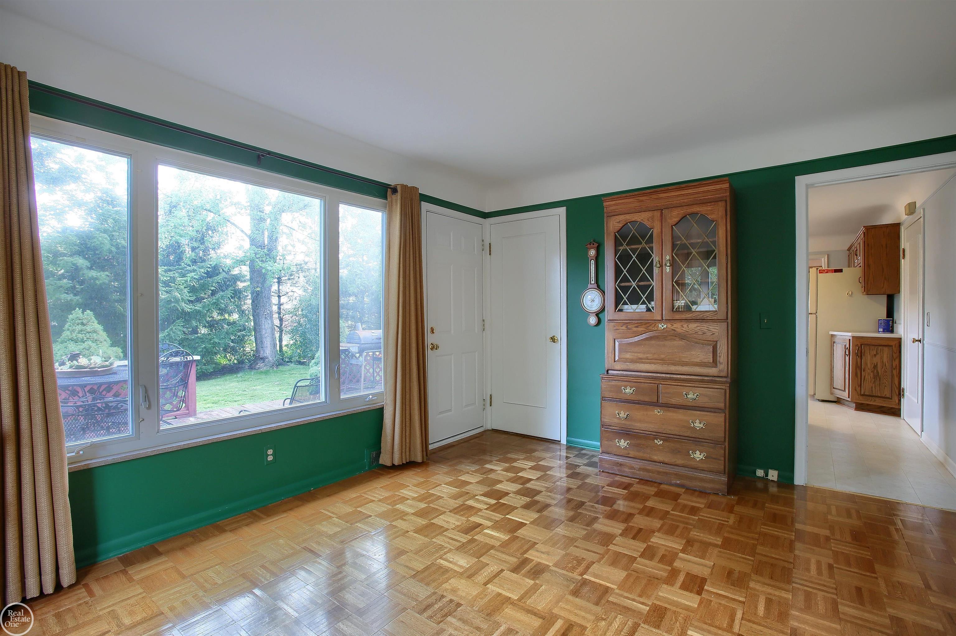 1242 Hawthorne Road Grosse Pointe, MI 48236 - Photo 13 of 32 50101939-12.JPG