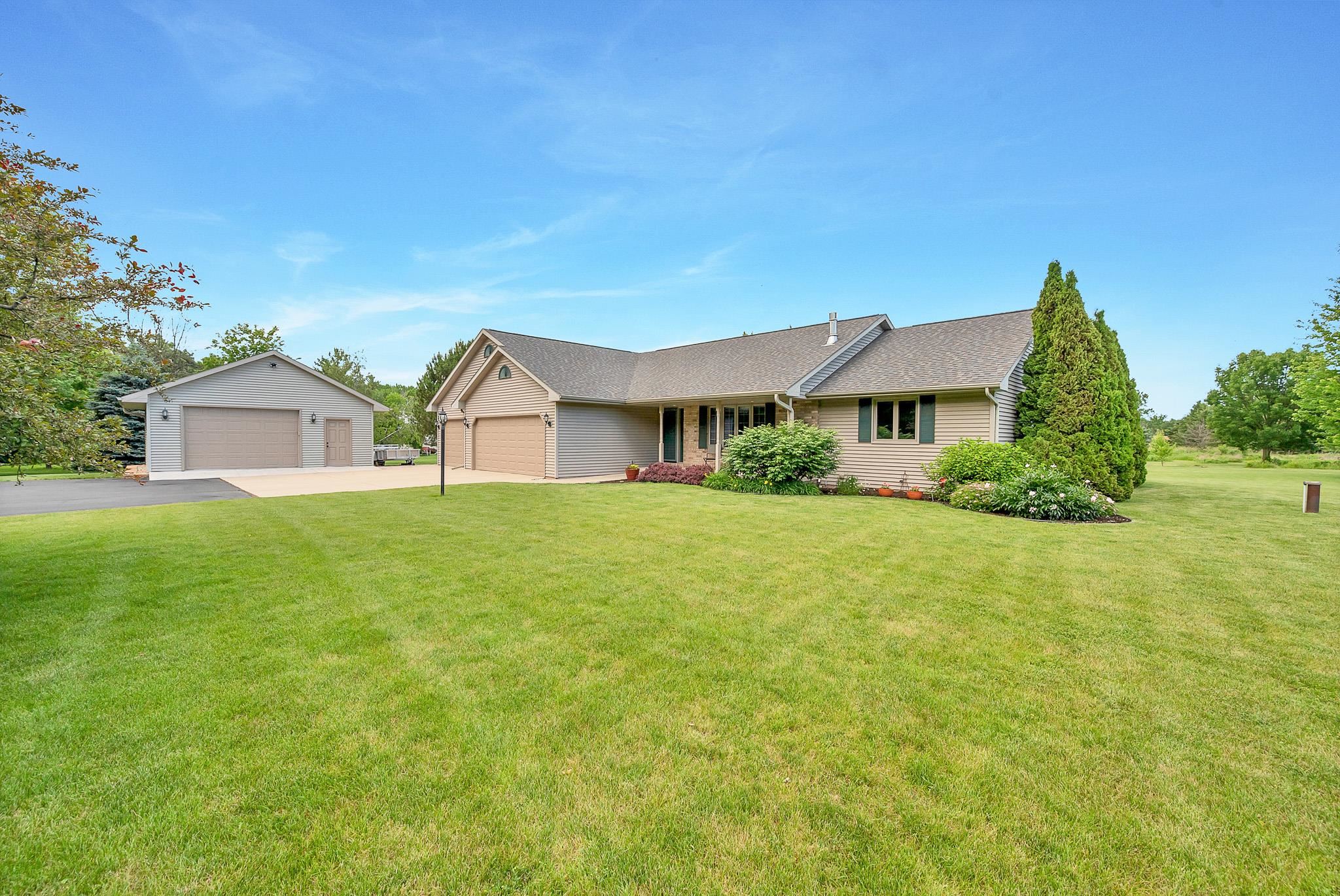 3605 Solitude Road De Pere, WI 54115 - Photo 10 of 58