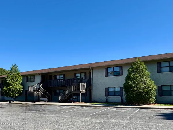 $699 | 3211 Summer Place, Unit 14, Greenville, NC 27834