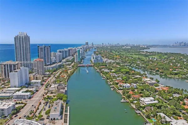 $1,700 | 6860 Abbott Avenue, Unit 4, Miami Beach, FL 33141