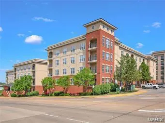 $1,900 | 1251 Strassner Drive, Unit 2301, Brentwood, MO 63144