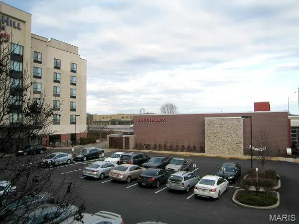 $1,900 | 1251 Strassner Drive, Unit 2301, Brentwood, MO 63144