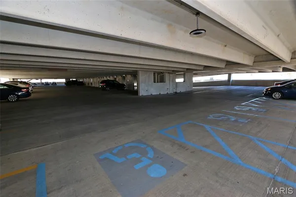 $1,900 | 1251 Strassner Drive, Unit 2301, Brentwood, MO 63144