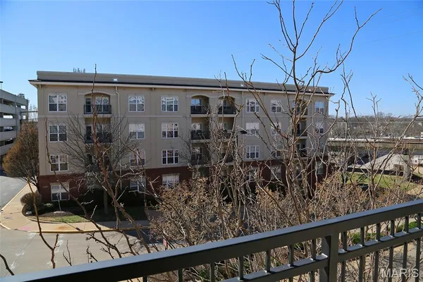 $1,900 | 1251 Strassner Drive, Unit 2301, Brentwood, MO 63144