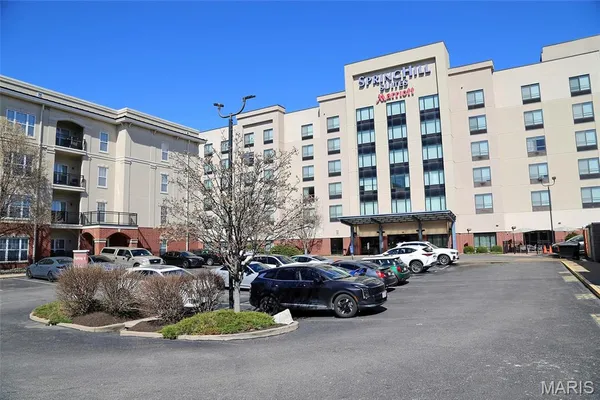 $1,900 | 1251 Strassner Drive, Unit 2301, Brentwood, MO 63144