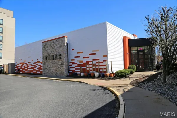 $1,900 | 1251 Strassner Drive, Unit 2301, Brentwood, MO 63144