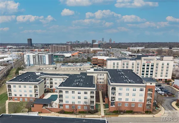 $1,900 | 1251 Strassner Drive, Unit 2301, Brentwood, MO 63144