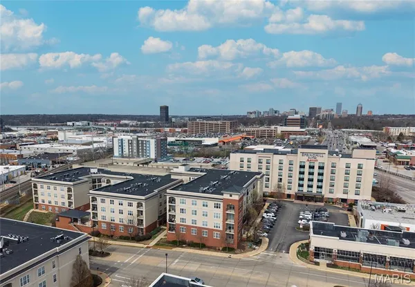 $1,900 | 1251 Strassner Drive, Unit 2301, Brentwood, MO 63144
