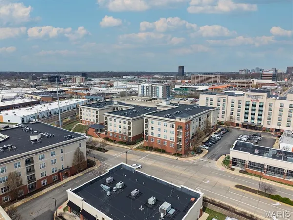 $1,900 | 1251 Strassner Drive, Unit 2301, Brentwood, MO 63144