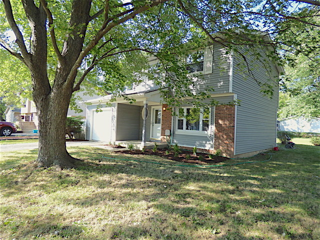 a view of a house with a yard
