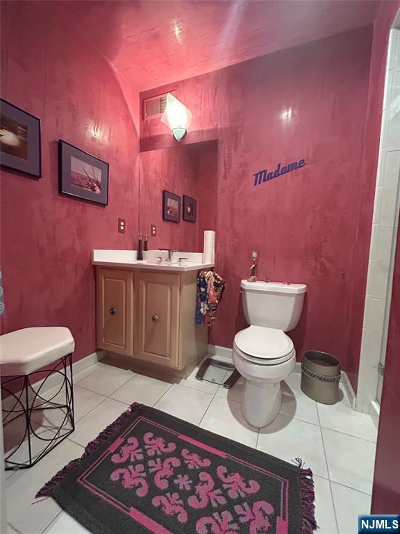 302 Grand Ridge Drive, Unit 302 Ridgefield, NJ 07657 - Photo 31 of 41 a bathroom with a toilet a sink and mirror