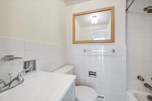 $3,495 | 580 Ivy Court, Lake Forest, IL 60045