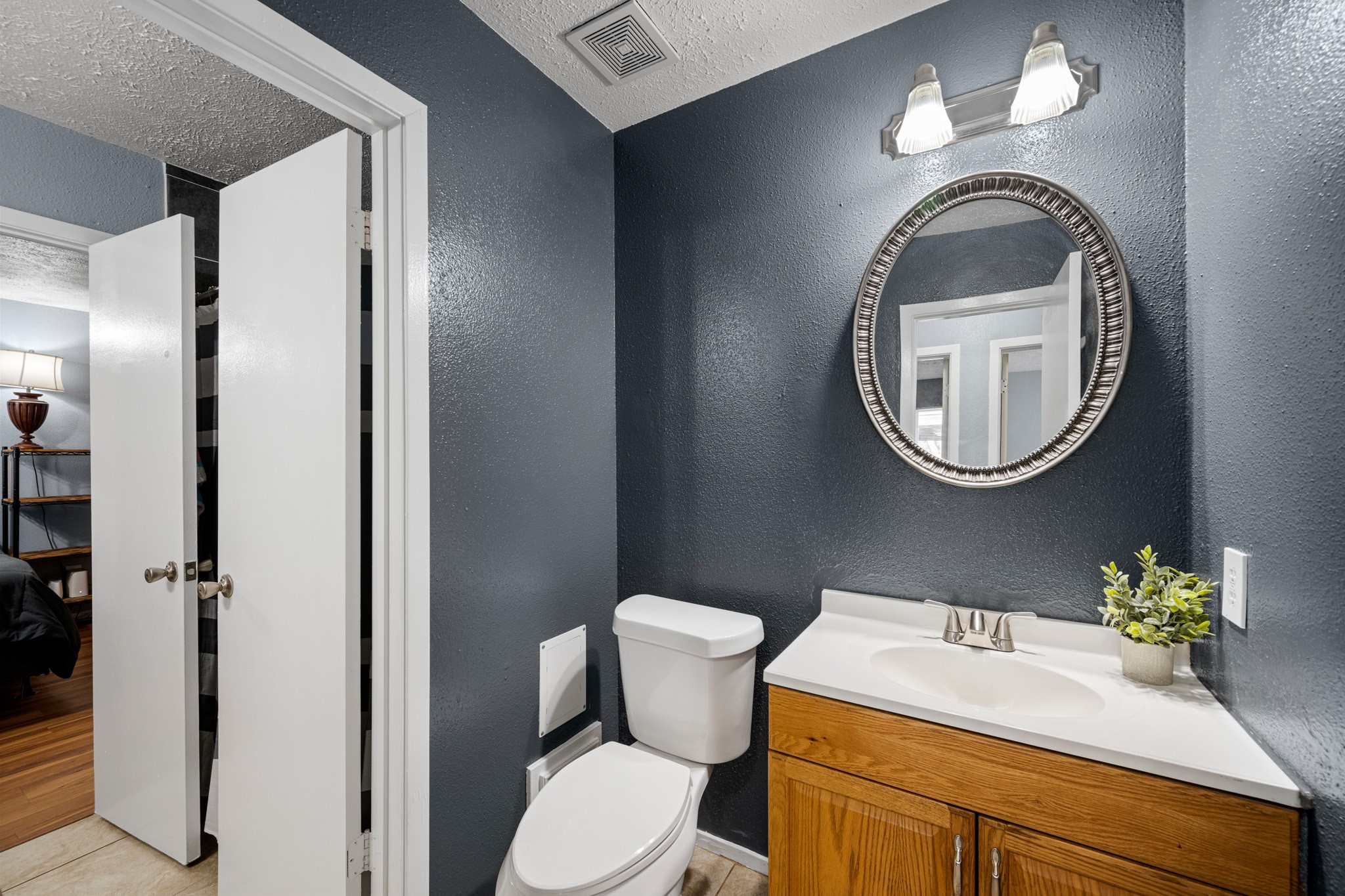 1804 Spruce Drive Rosenberg, TX 77471 - Photo 19 of 29 a bathroom with a toilet a sink and a mirror