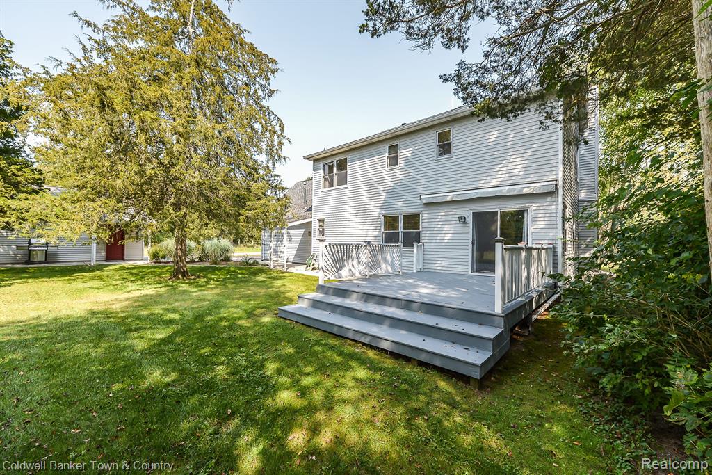 11088 Whitewood Road Pinckney, MI 48169 - Photo 3 of 44 Gallery Image 3
