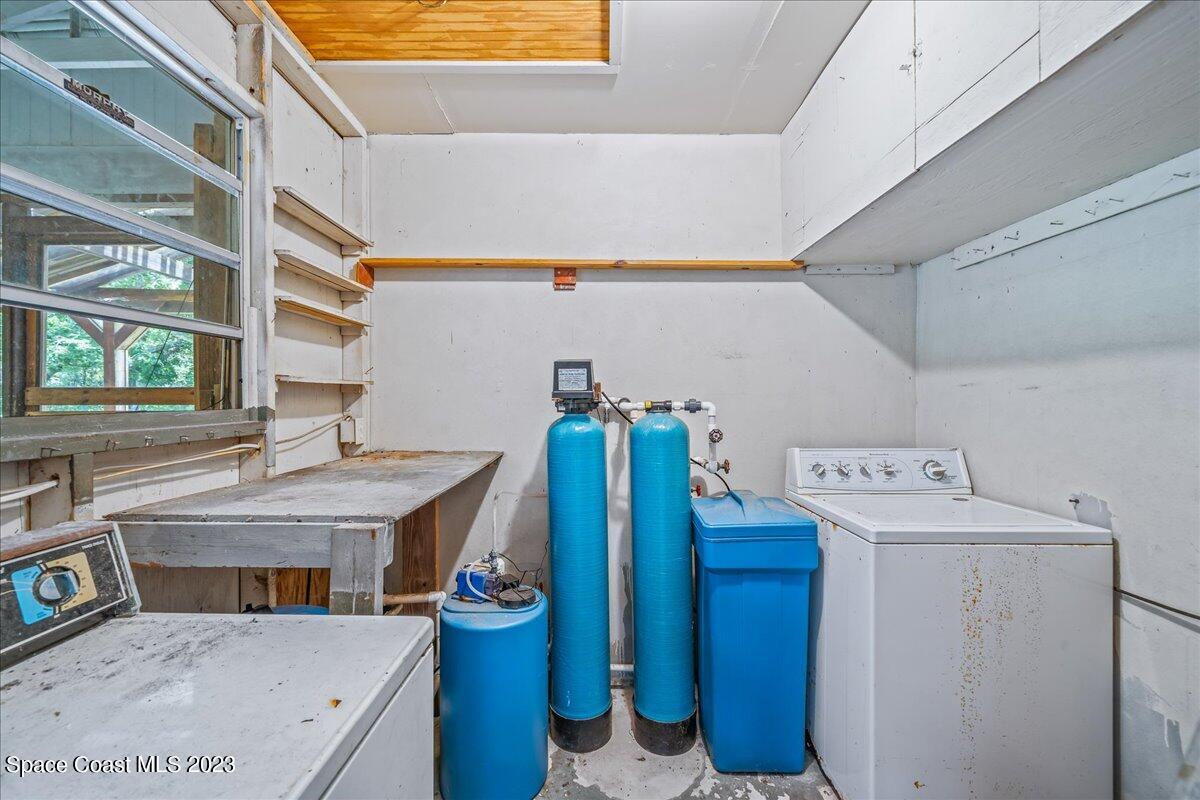 4885 Sand Point Road Grant, FL 32949 - Photo 10 of 36 a utility room with dryer and washer
