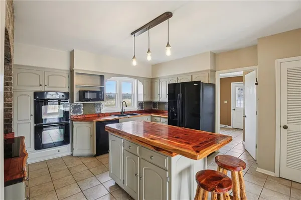 $448,000 | 10368 Northwest Hwy O, Blairstown, MO 64726