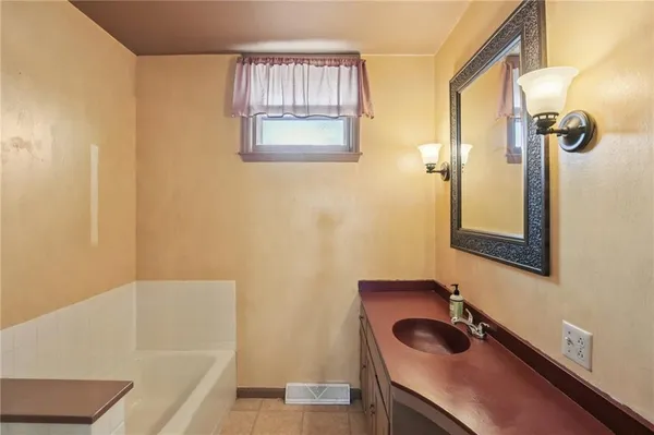 $448,000 | 10368 Northwest Hwy O, Blairstown, MO 64726