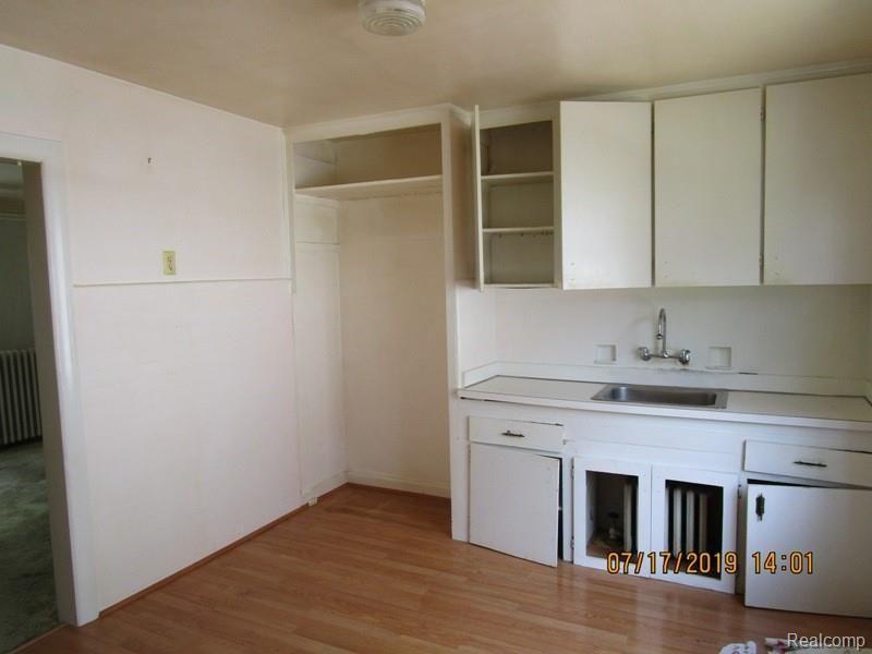 5245 Devonshire Road Detroit, MI 48224 - Photo 8 of 14 IMG_4577.JPG