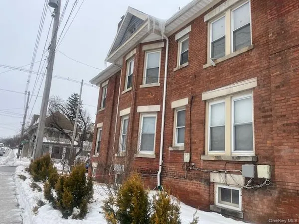 $2,800 | 18 Innis Avenue, Unit 1, Poughkeepsie, NY 12601