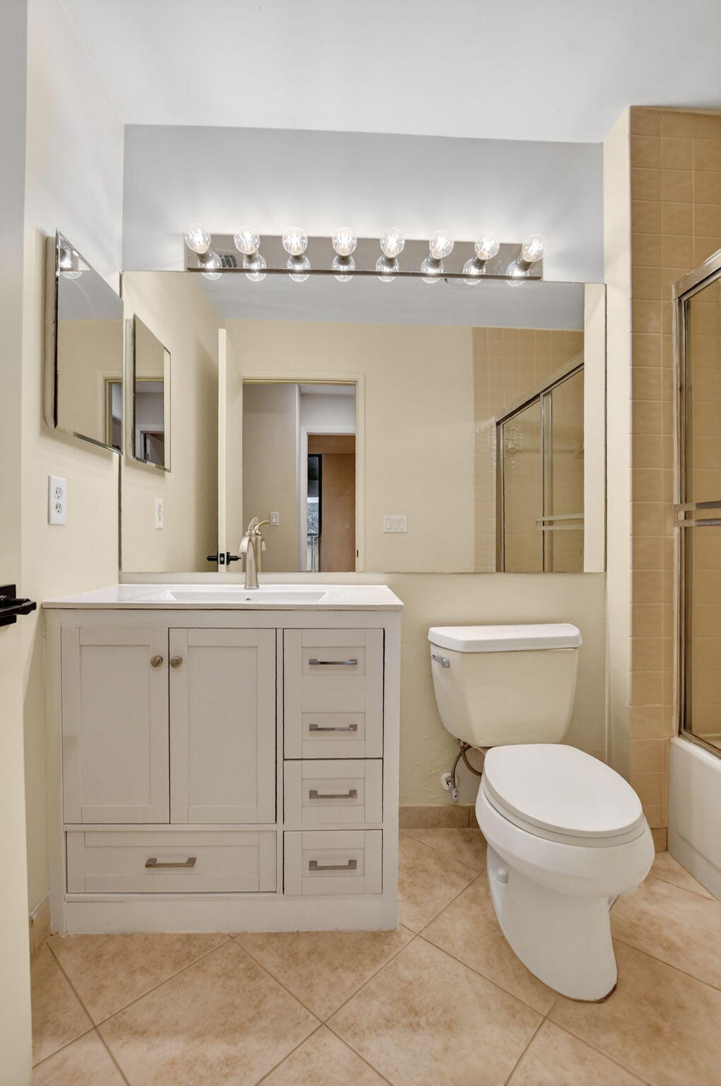 7818 La Mirada Drive, Unit 7818 Boca Raton, FL 33433 - Photo 21 of 45 2nd bath
