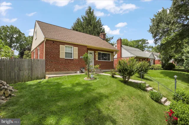 a backyard of a house with plants and tree