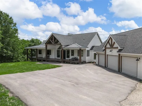 $899,900 | 22206 Tree Farm Road, Hermann, MO 65041