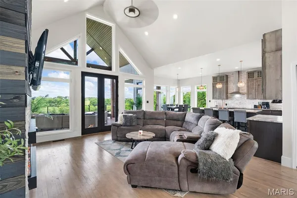 $899,900 | 22206 Tree Farm Road, Hermann, MO 65041