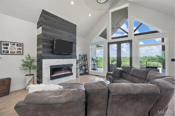 $899,900 | 22206 Tree Farm Road, Hermann, MO 65041